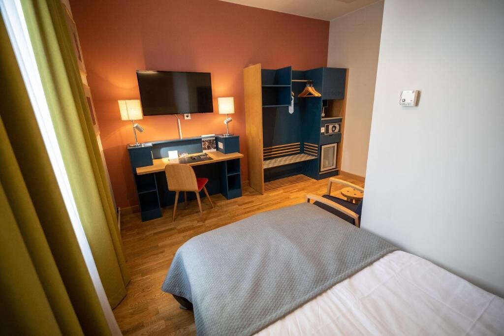 Hotel372