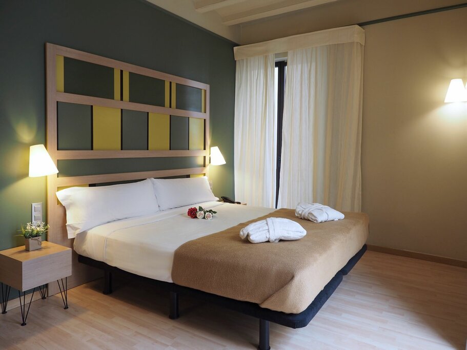 Hotel827
