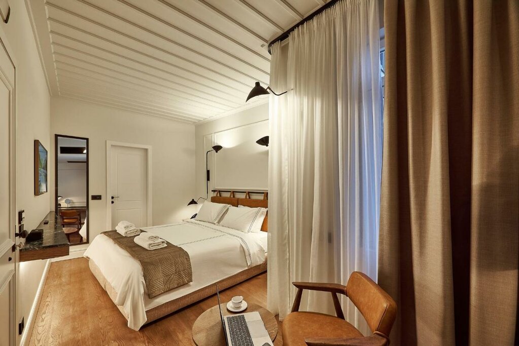 Hotel534