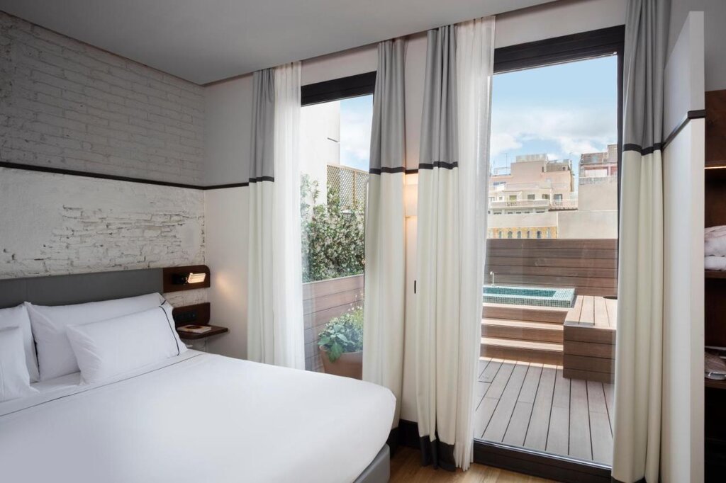 Hotel743
