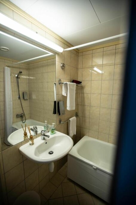 Hotel382