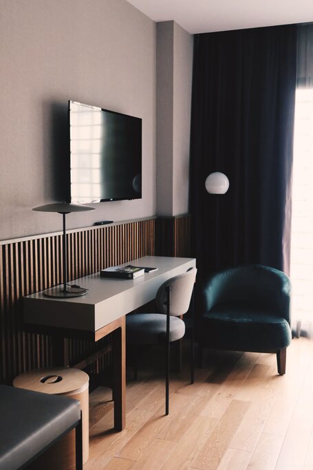 Hotel749