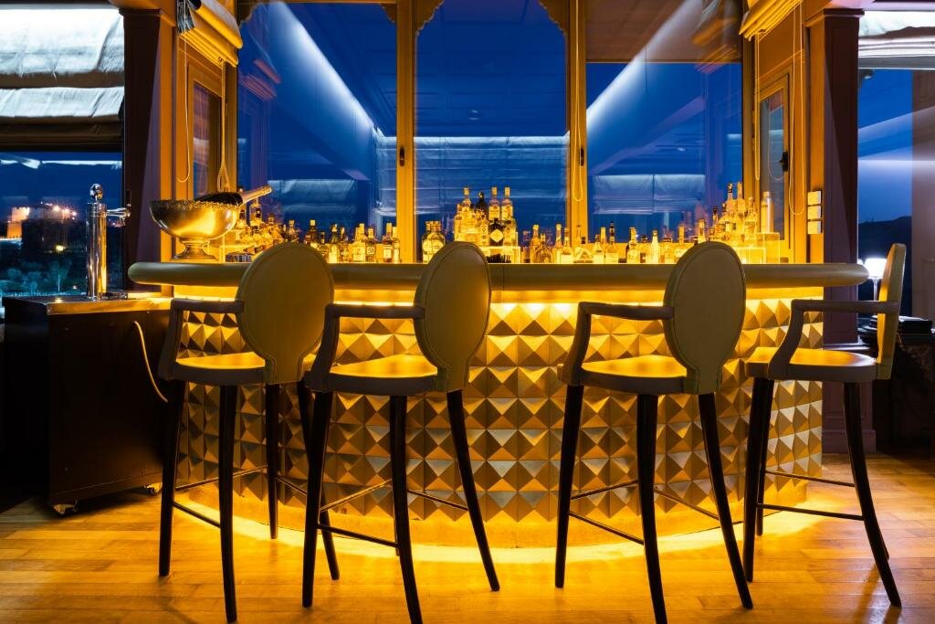 Hotel72