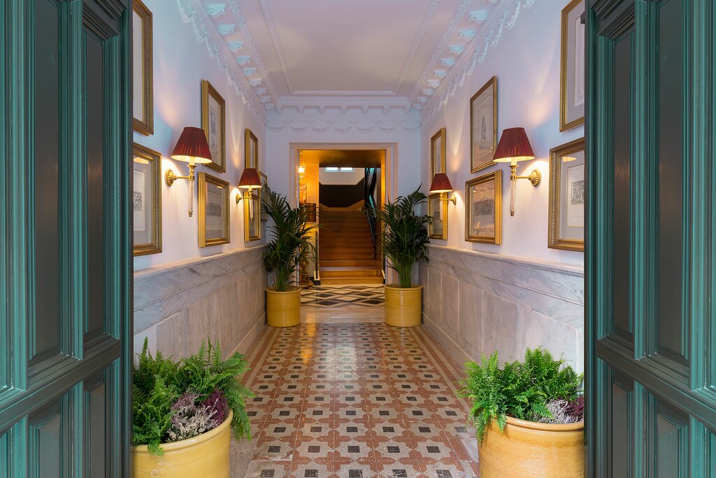Hotel768