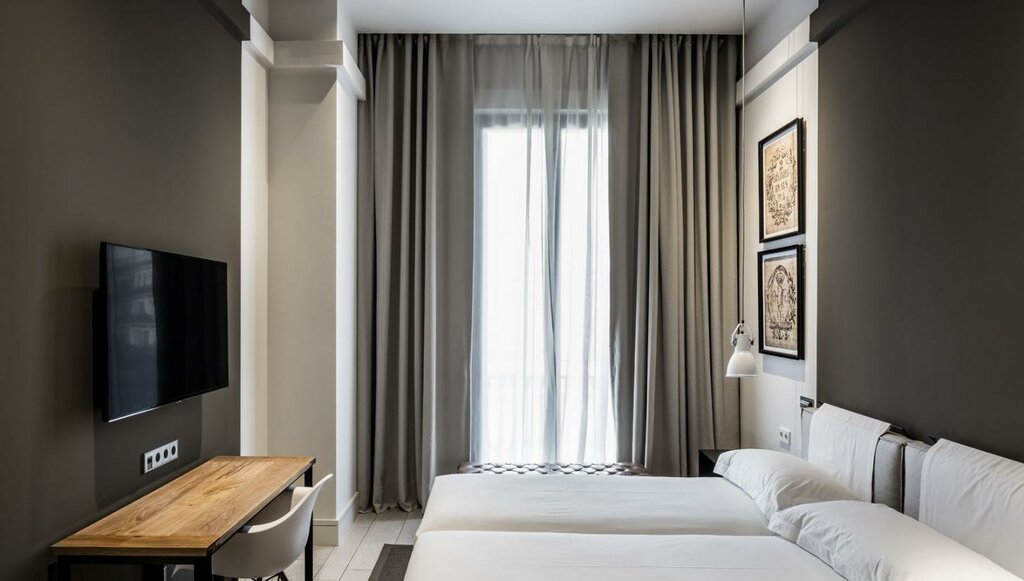 Hotel677