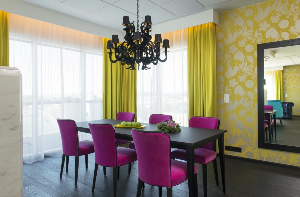 Hotel353