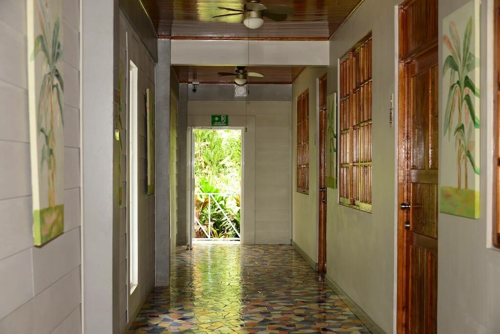 Hotel182