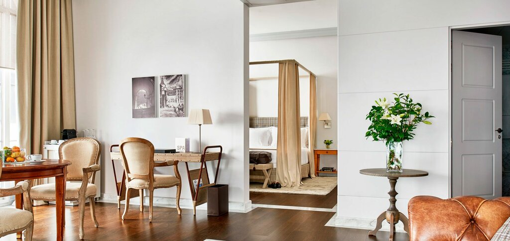 Hotel672