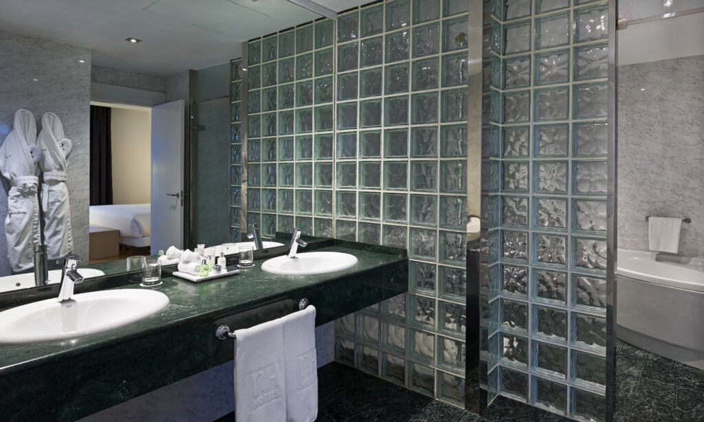 Hotel833
