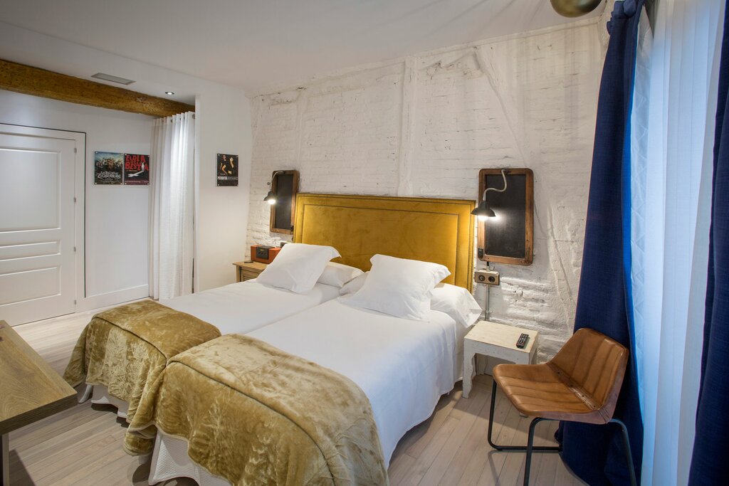 Hotel832