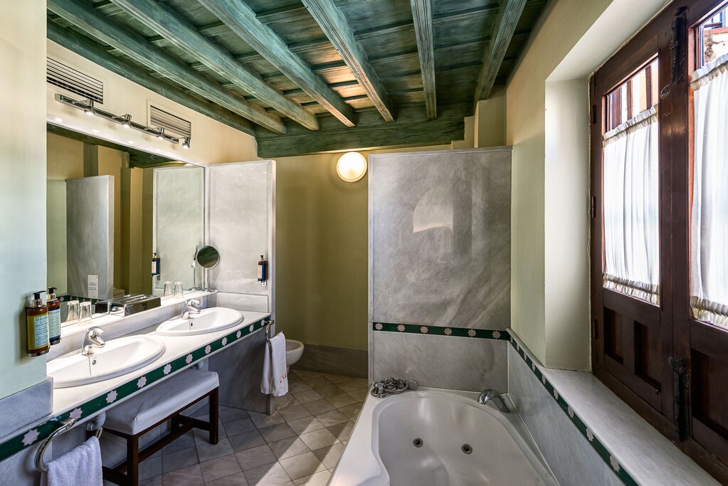 Hotel708