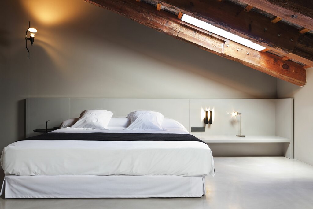 Hotel987