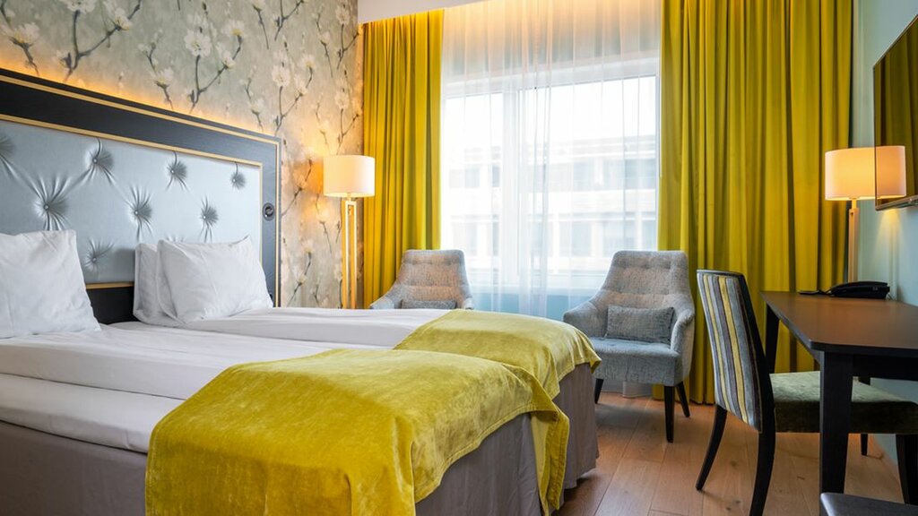 Hotel353