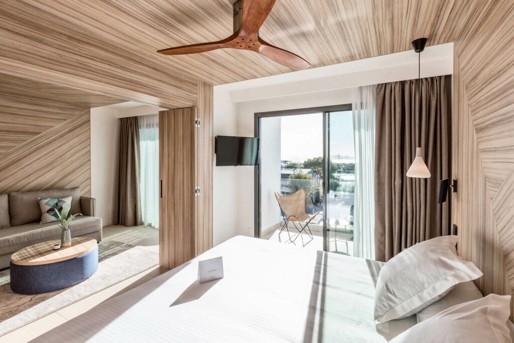 Hotel998