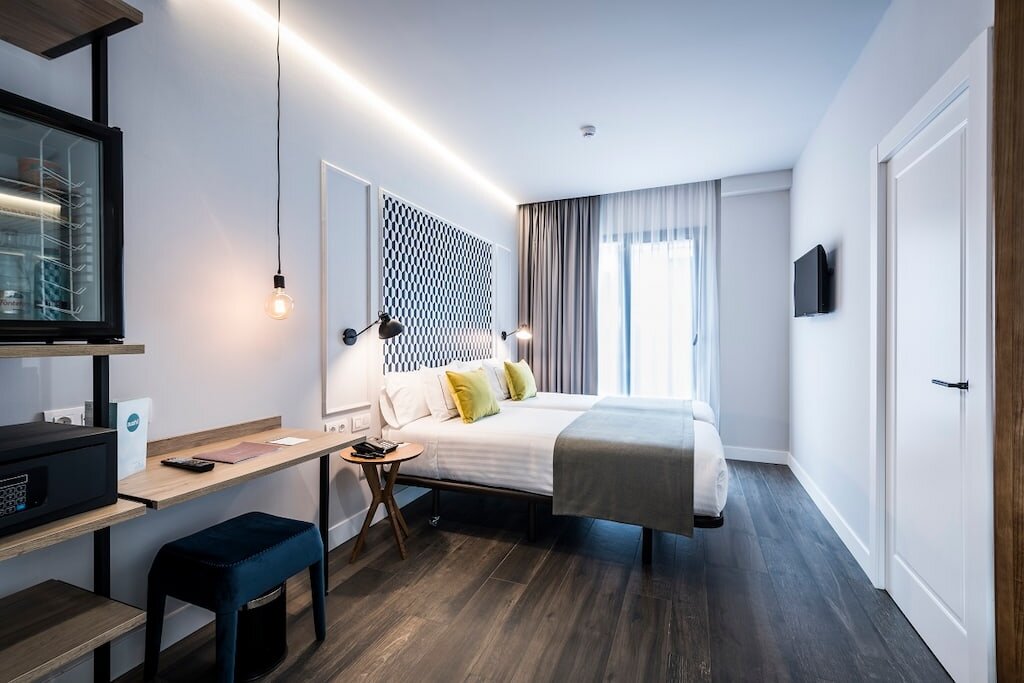 Hotel738
