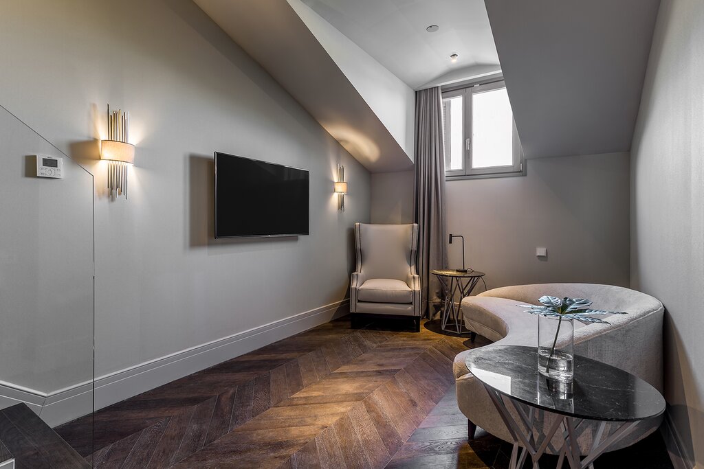 Hotel748