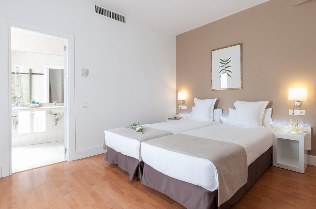 Hotel775