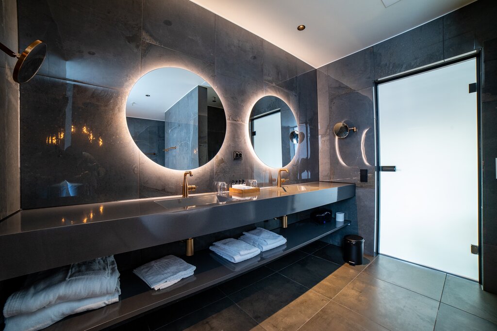 Hotel374