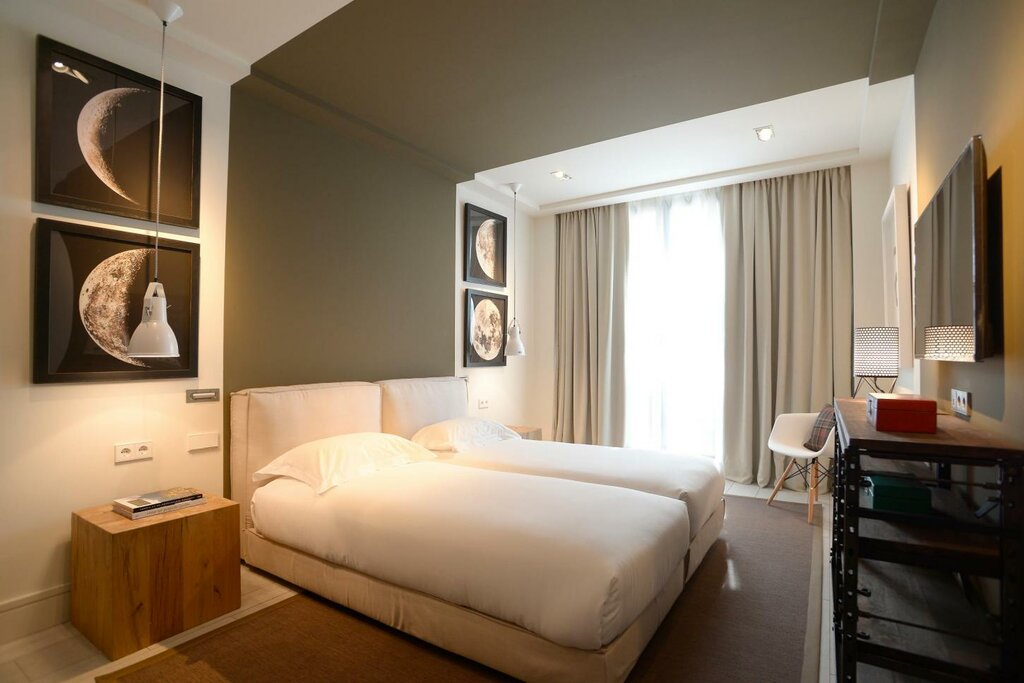 Hotel677