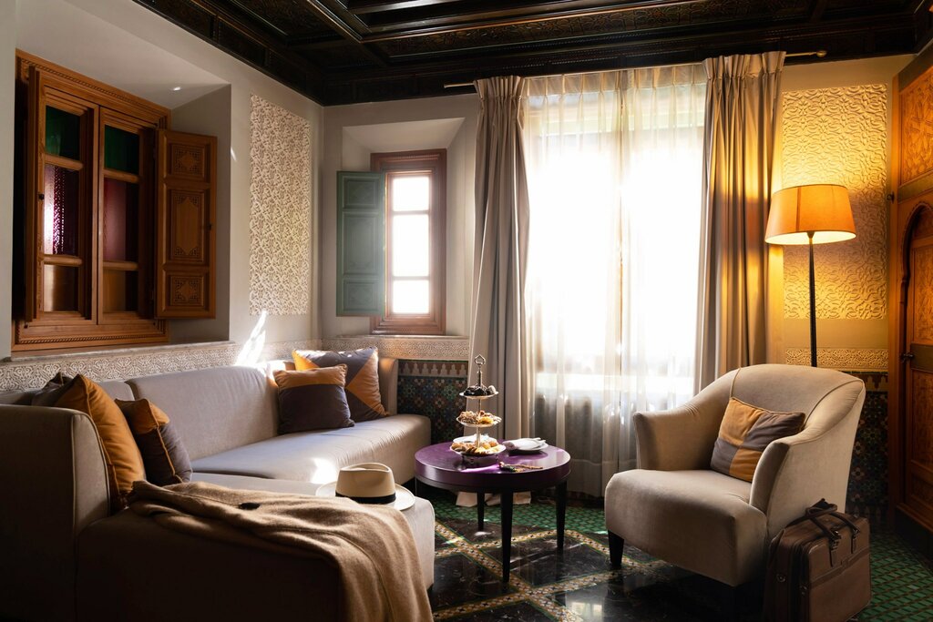 Hotel72