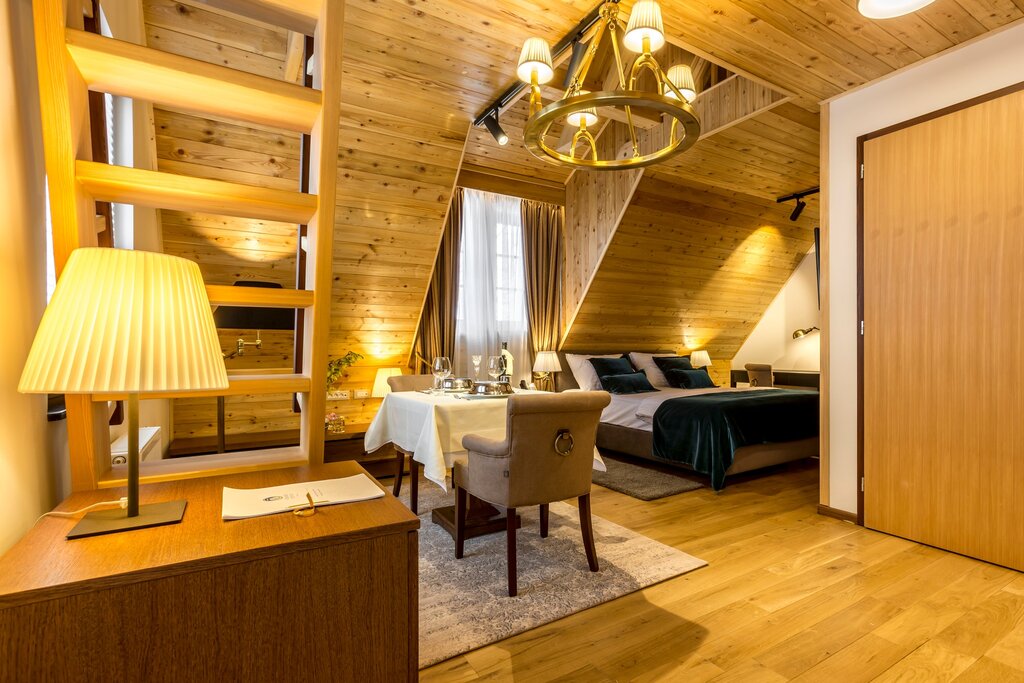 Hotel1370