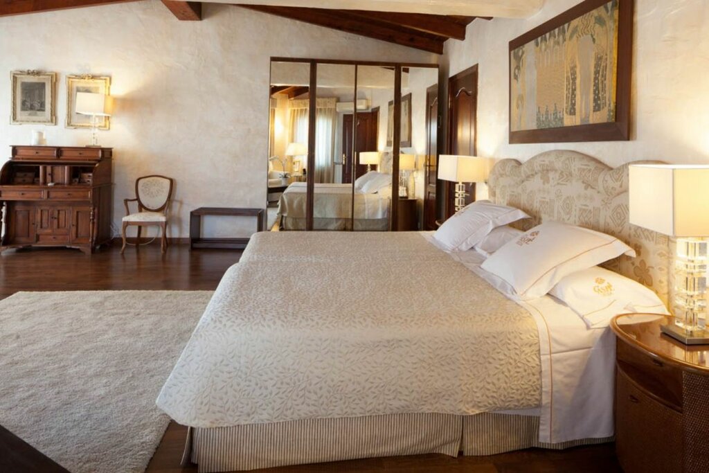Hotel1099