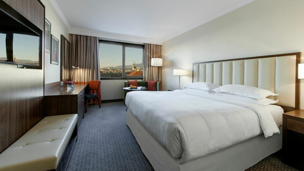 Hotel1365