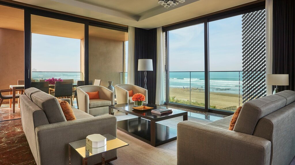 Hotel102
