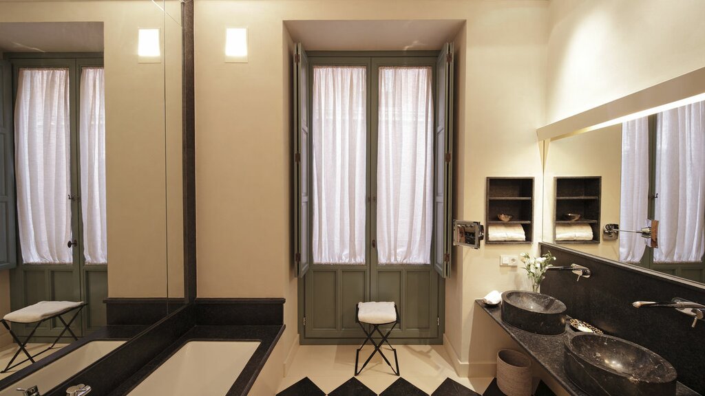 Hotel895