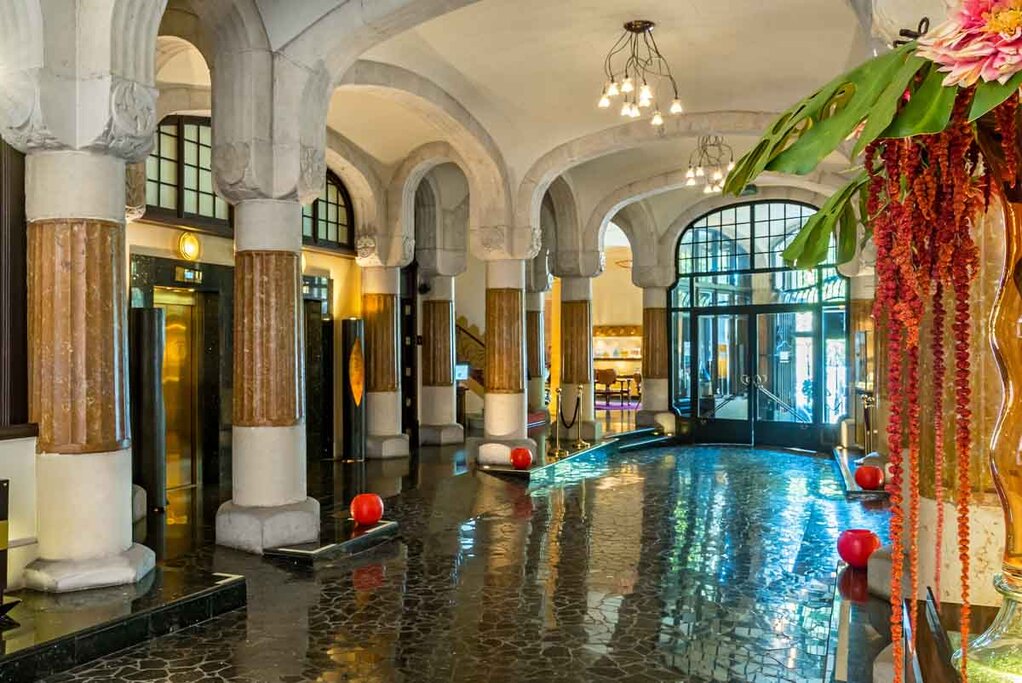 Hotel975