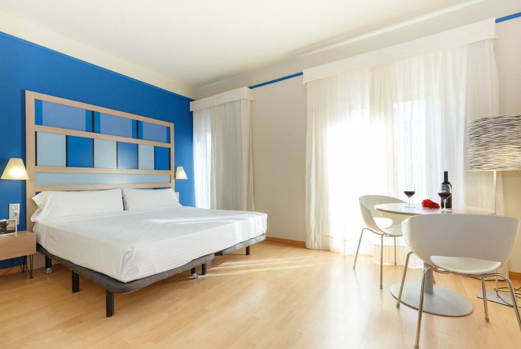 Hotel827