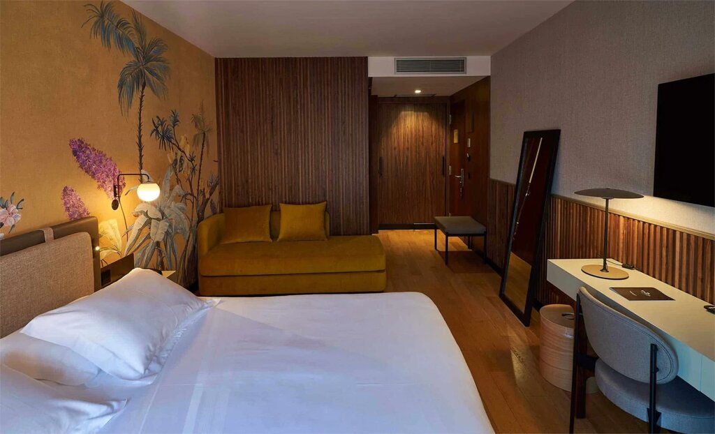 Hotel749