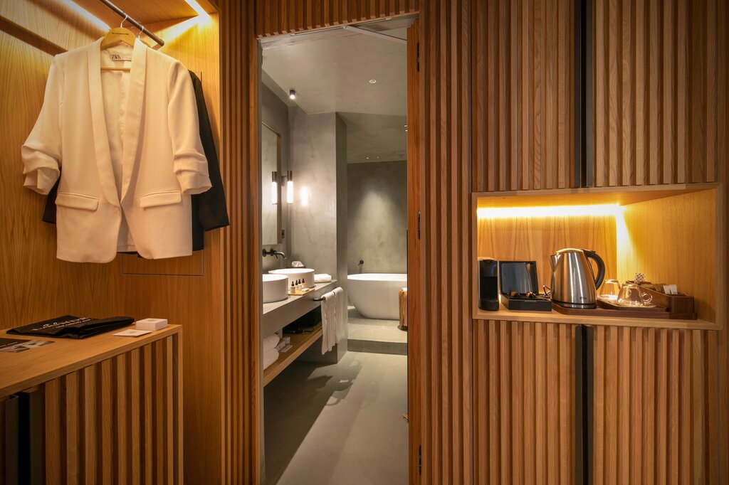 Hotel696