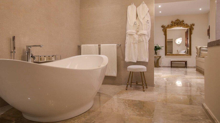 Hotel889