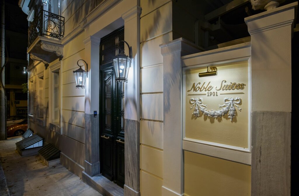 Hotel498