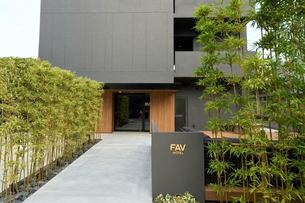 Hotel144