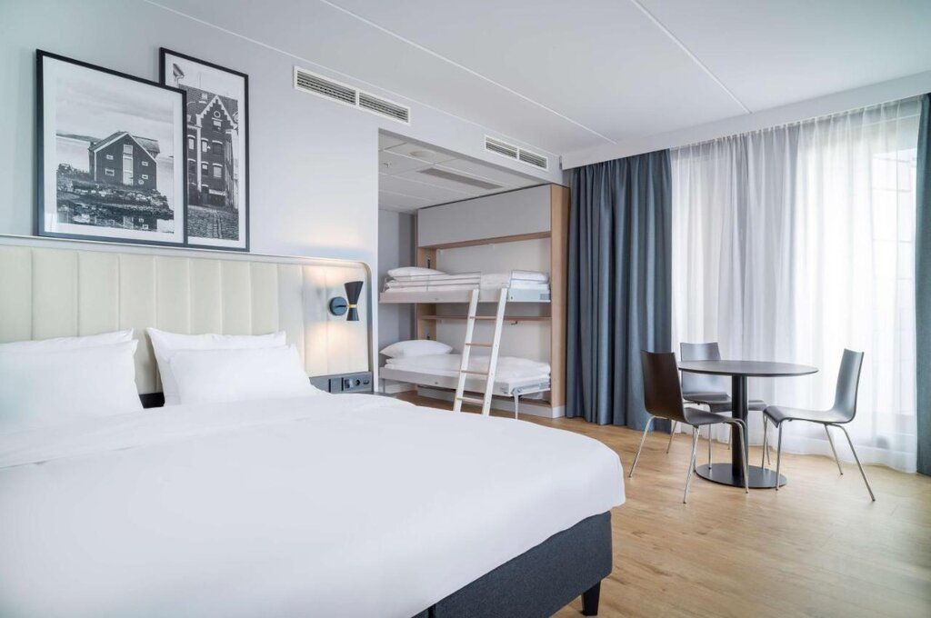 Hotel377