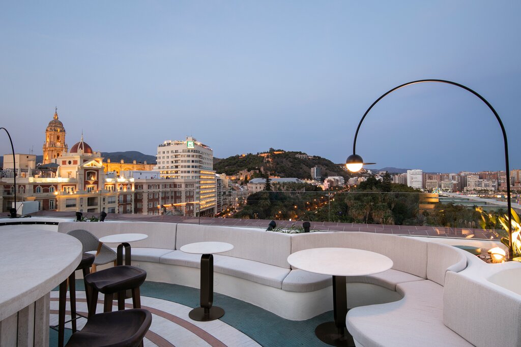 Hotel696
