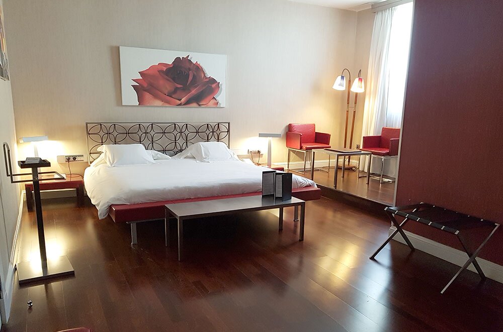 Hotel784