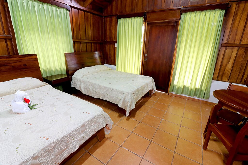 Hotel232