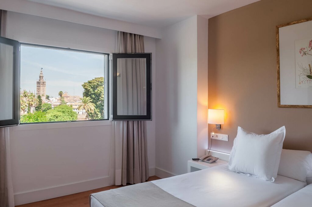 Hotel775