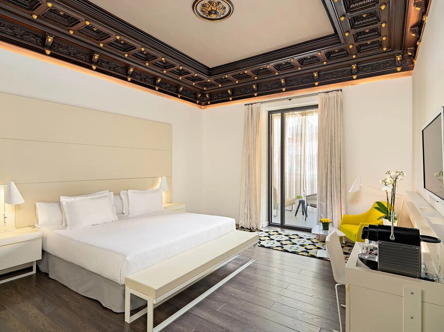 Hotel698