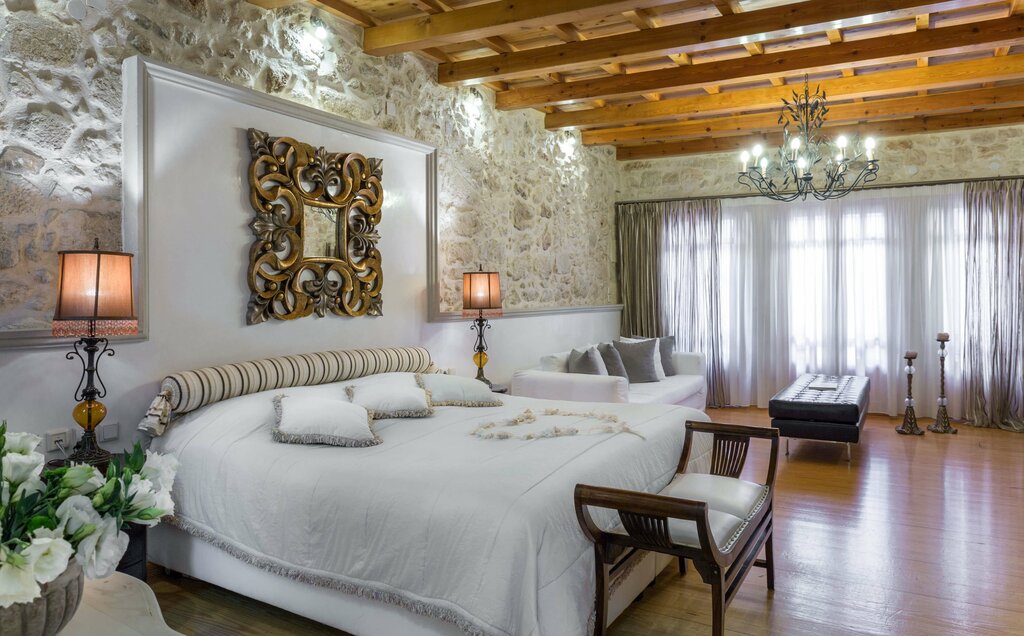Hotel536