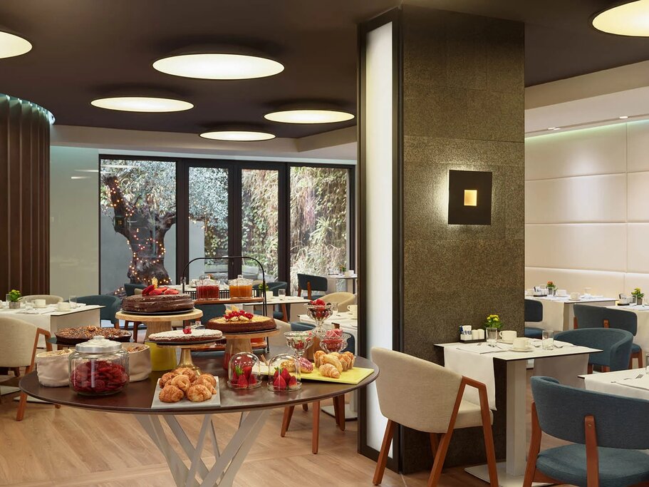 Hotel698