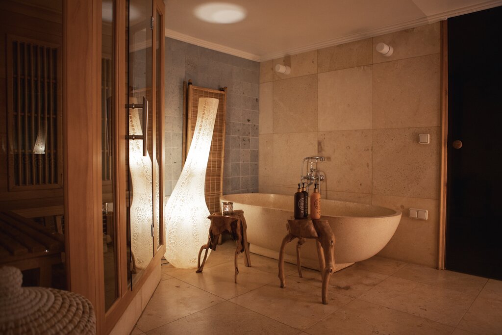 Hotel383