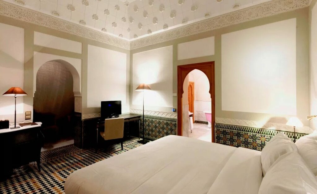 Hotel72